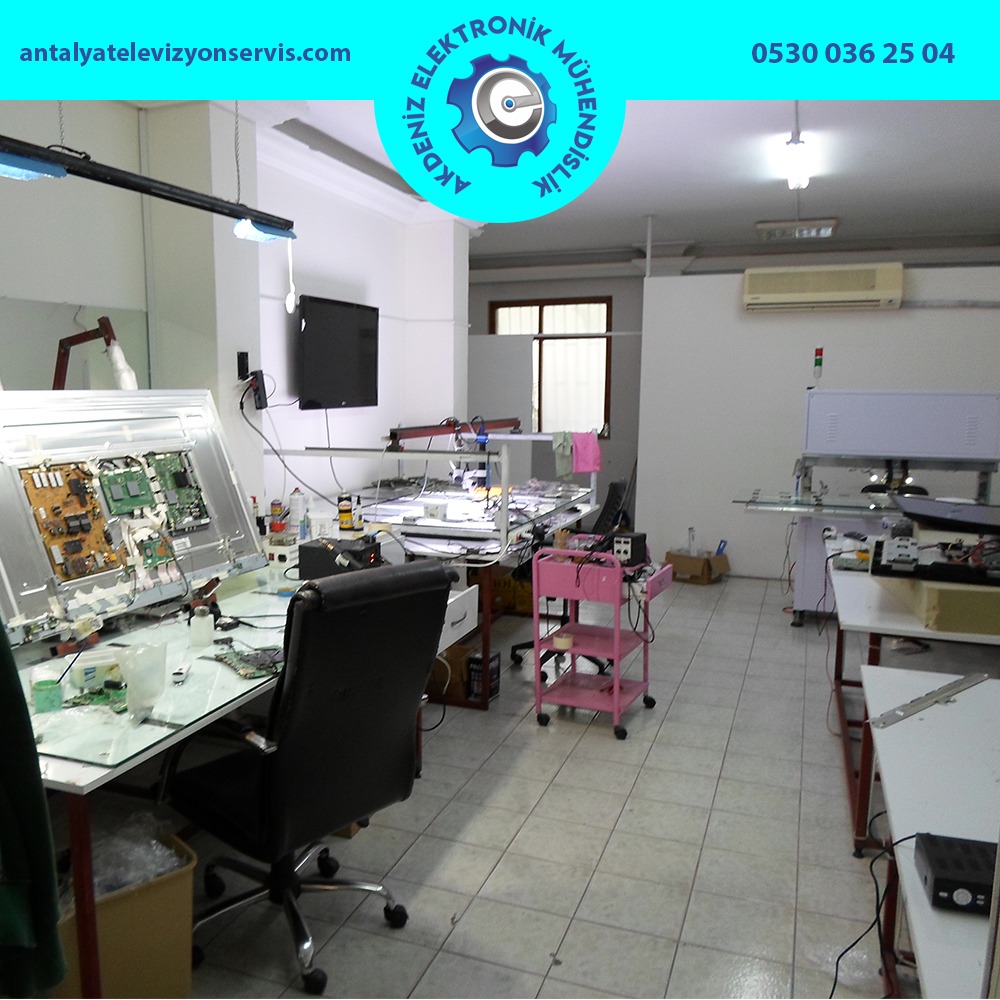 Akdeniz Elektronik atölyesinde tezgah üzerinde onarılan televizyon kartları