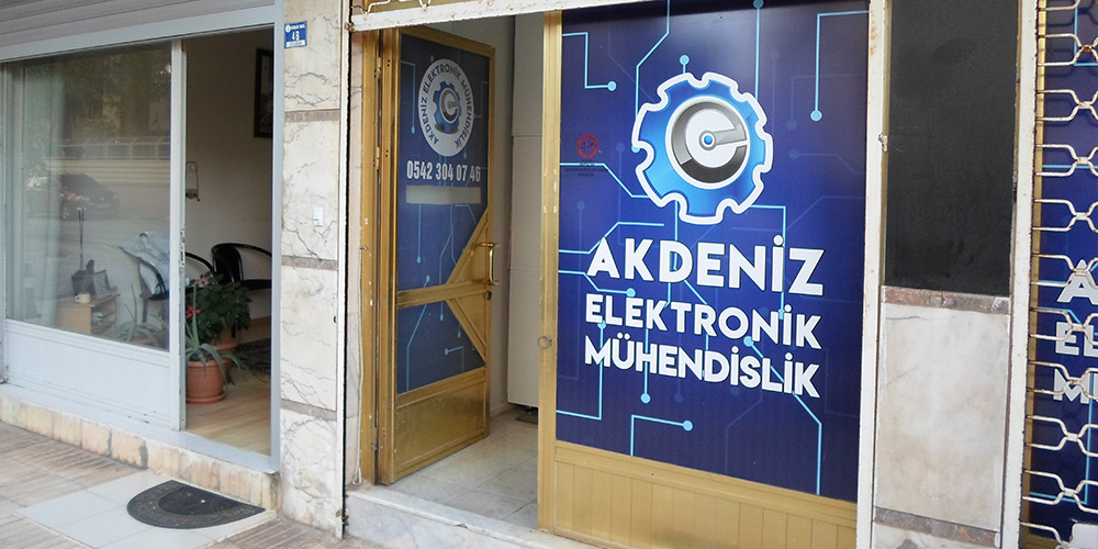 Akdeniz Elektronik Mühendislik atölyesinin Varlık mahallesindeki girişi